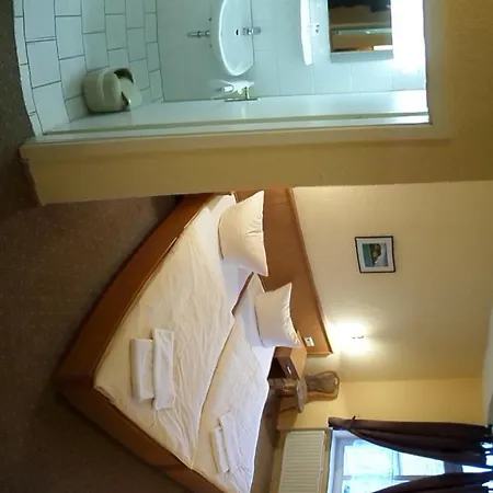 Schuetzenhaus Отель 3*