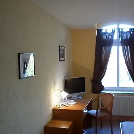 Schuetzenhaus Отель