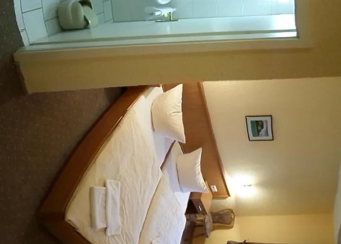 Schuetzenhaus Szálloda 3*